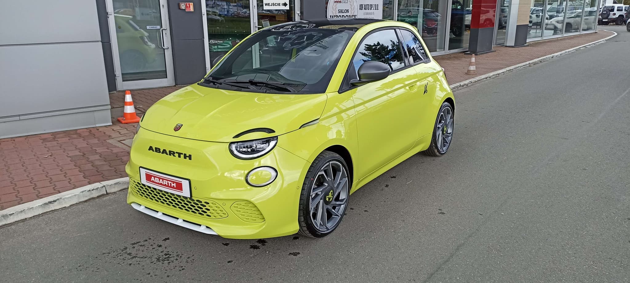 Główne zdjęcie Abarth Nowy Abarth 500e Turismo