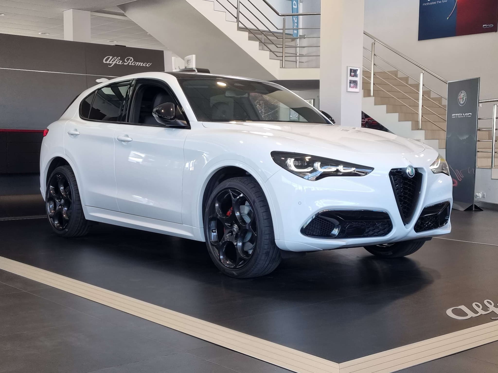 Główne zdjęcie Alfa Romeo Stelvio MY24 Tributo